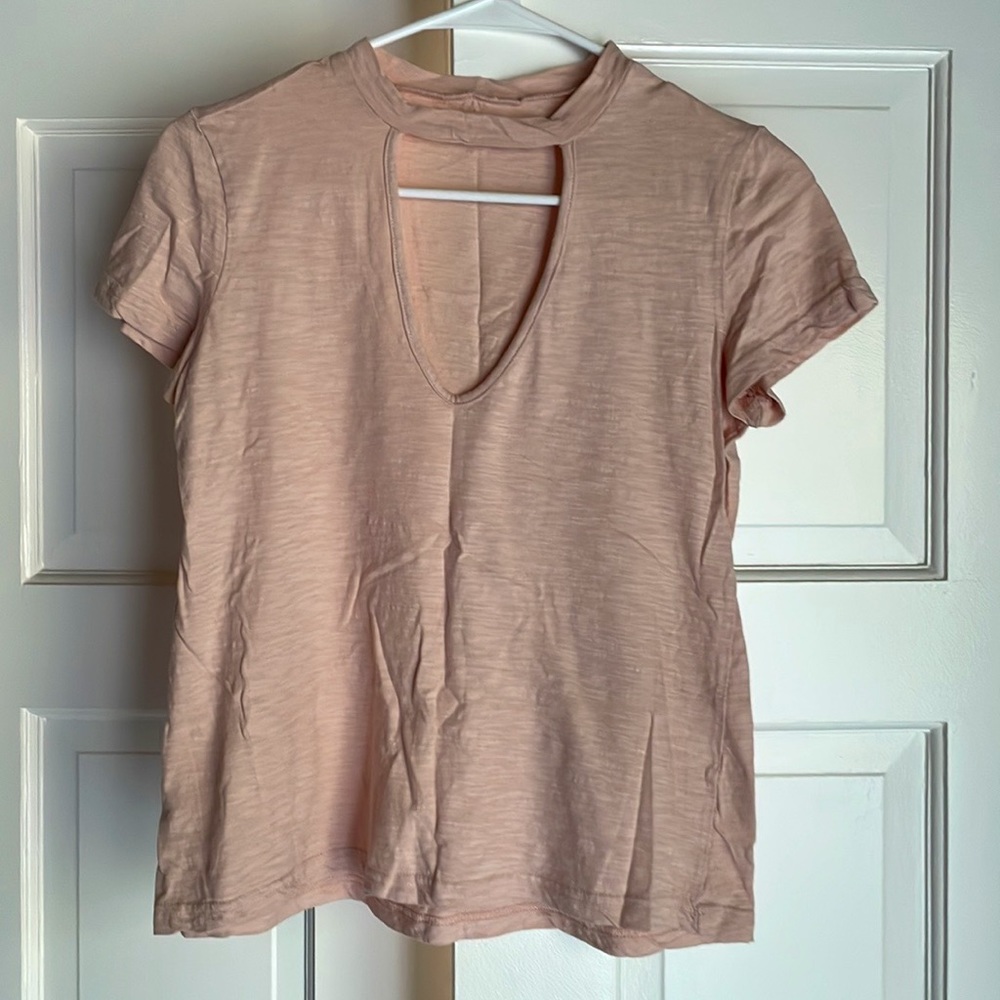 Soft pink keyhole cut out tee